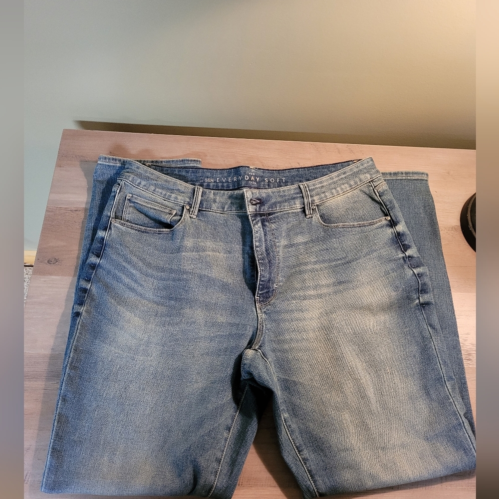 WHBM Curvy Slim Jeans, Like New - Picture 4 of 9